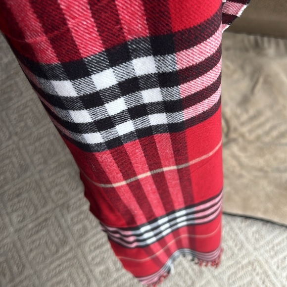 Hundred percent cashmere plaid scarf - Picture 3 of 3